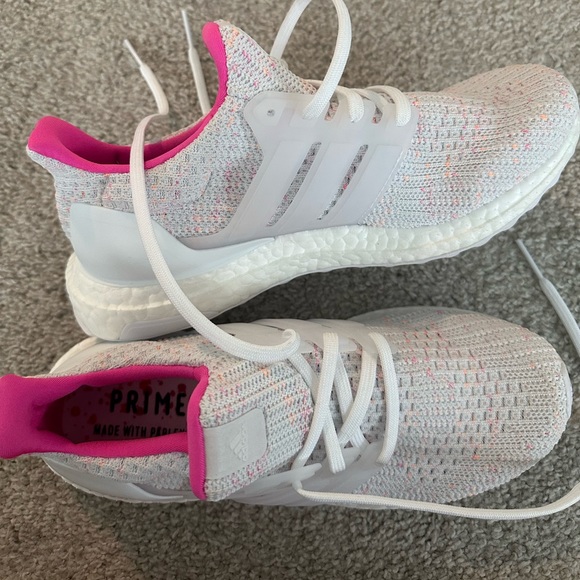 Ultra boost size 7 - Picture 2 of 4